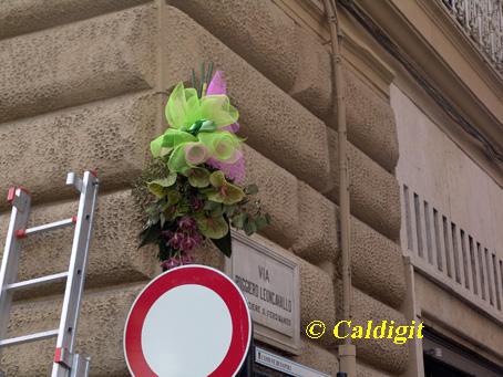 Omaggio floreale al Maestro Ruggiero Leoncavallo - Napoli 23 Aprile 2007_039.JPG